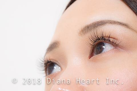 キュートデザイン左目開け