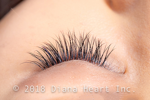 キュートデザイン左目閉じ