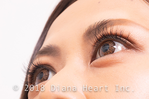 キュートデザイン左目開け