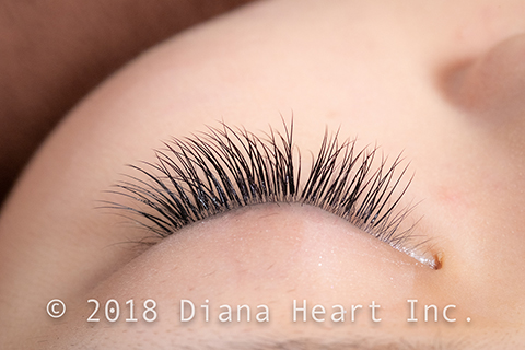 キュートデザイン左目閉じ