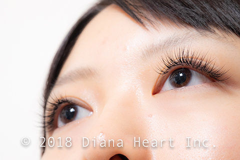 キュートデザイン左目開け