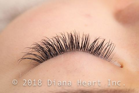 ゴージャスデザイン左目閉じ