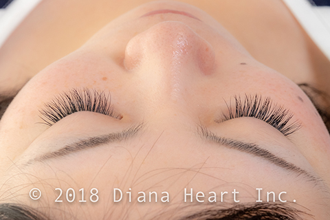 ナチュラルデザイン両目閉じ