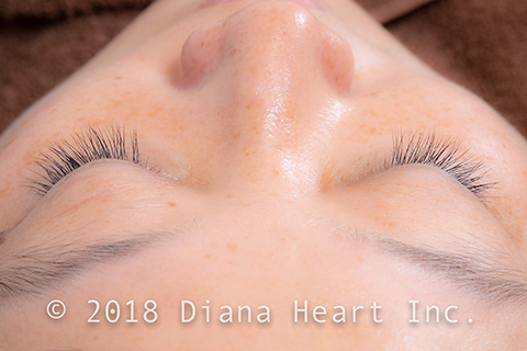 ナチュラルデザイン両目閉じ