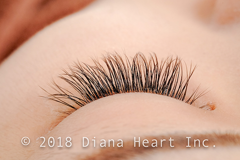 セクシーデザイン左目閉じ